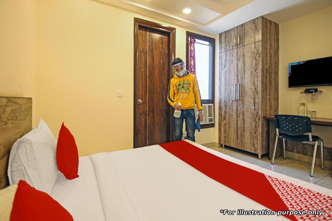 Oyo Flagship 81055 Hotel Barsana Phaphamau Exterior foto